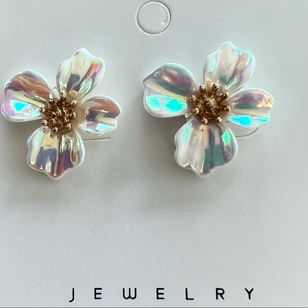 Flower Stud Earrings - Picture 3 of 4